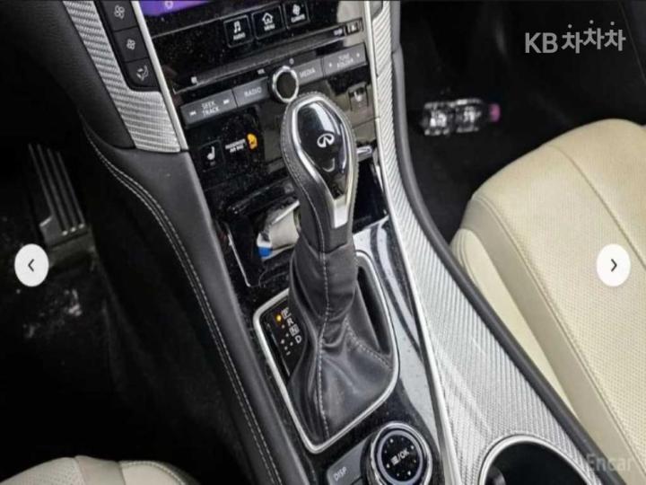 Infiniti Q60 3.0 RED SPORT 10