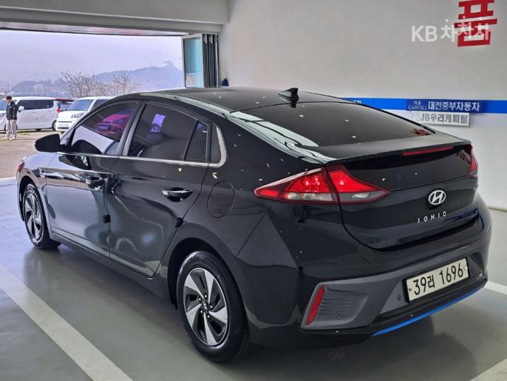 Hyundai IONIQ Hybrid N No sub-trim 3