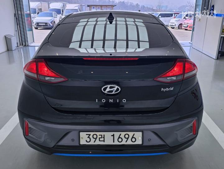 Hyundai IONIQ Hybrid N No sub-trim 5