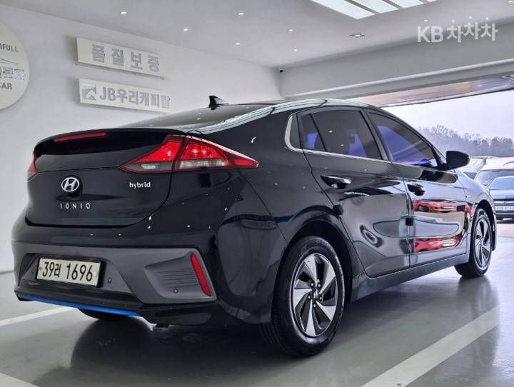 Hyundai IONIQ Hybrid N No sub-trim 7