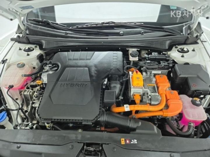 Hyundai Avante Hybrid CN7 Modern 7