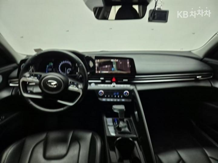 Hyundai Avante Hybrid CN7 Modern 8