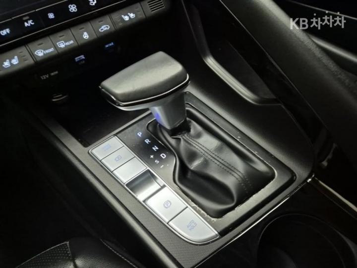 Hyundai Avante Hybrid CN7 Modern 9