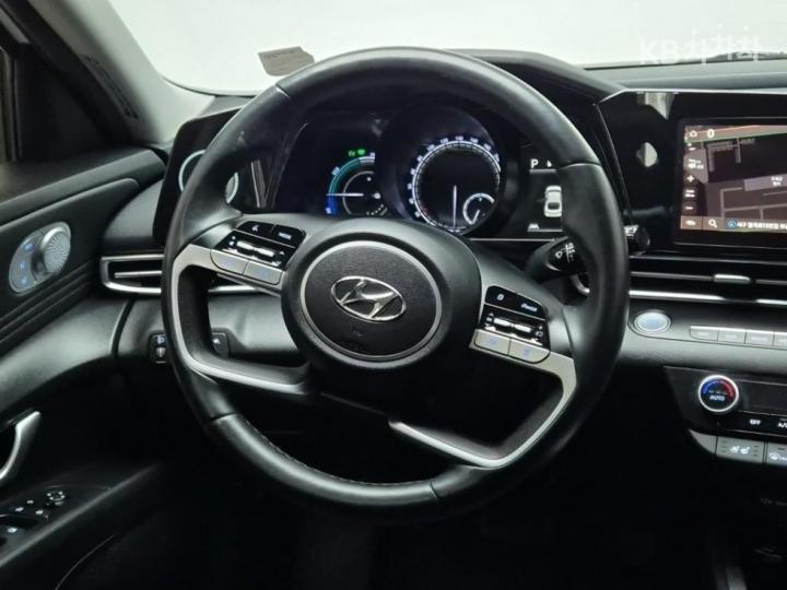 Hyundai Avante Hybrid CN7 Modern 10