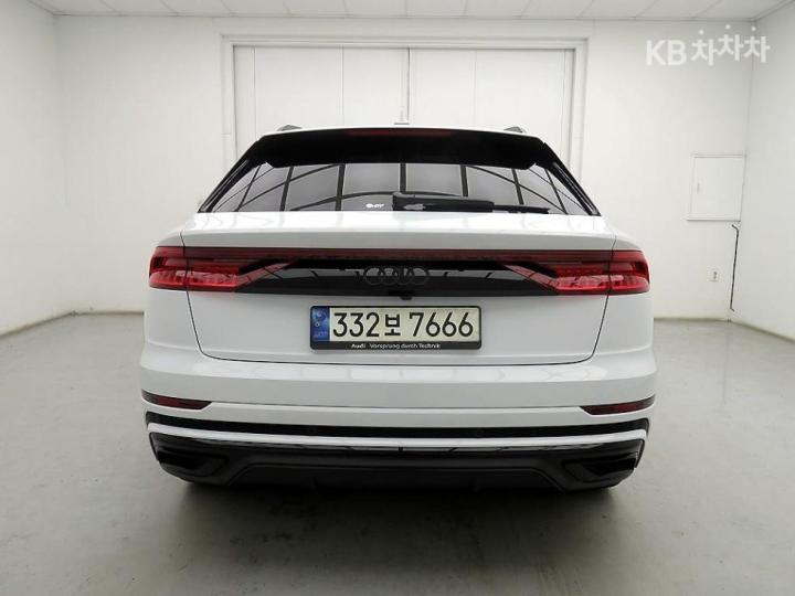 Audi Q8 3.0 55 TFSI Quattro Premium 4