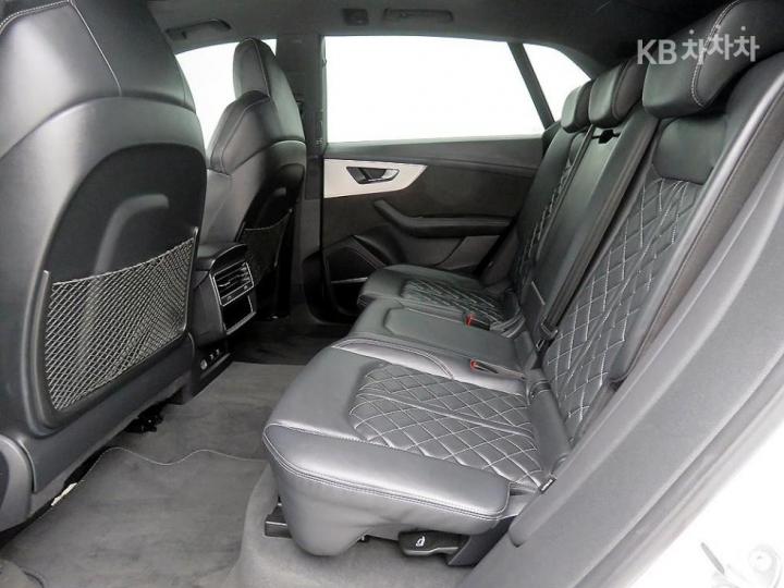 Audi Q8 3.0 55 TFSI Quattro Premium 9