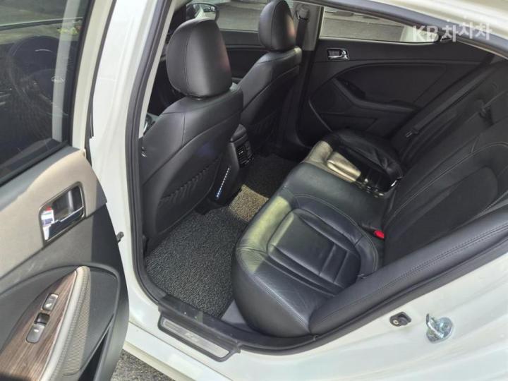 Kia K5 Gasoline 2.0 Turbo GDI Noblesse 9