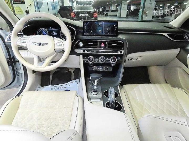 Genesis G70 2.0T 4WD Standard