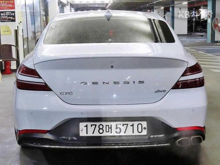 Genesis G70 2.0T 4WD Standard 7