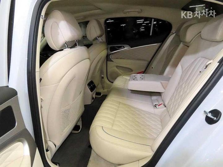 Genesis G70 2.0T 4WD Standard 9