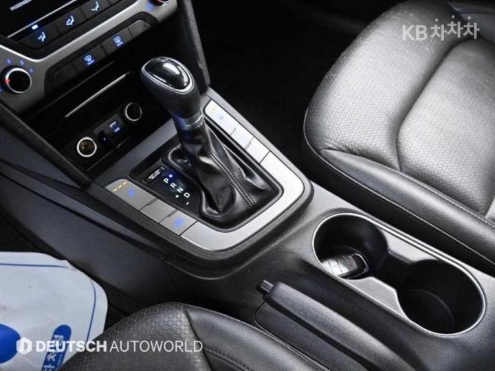 Hyundai Avante AD 1.6 GDi Value Plus 10