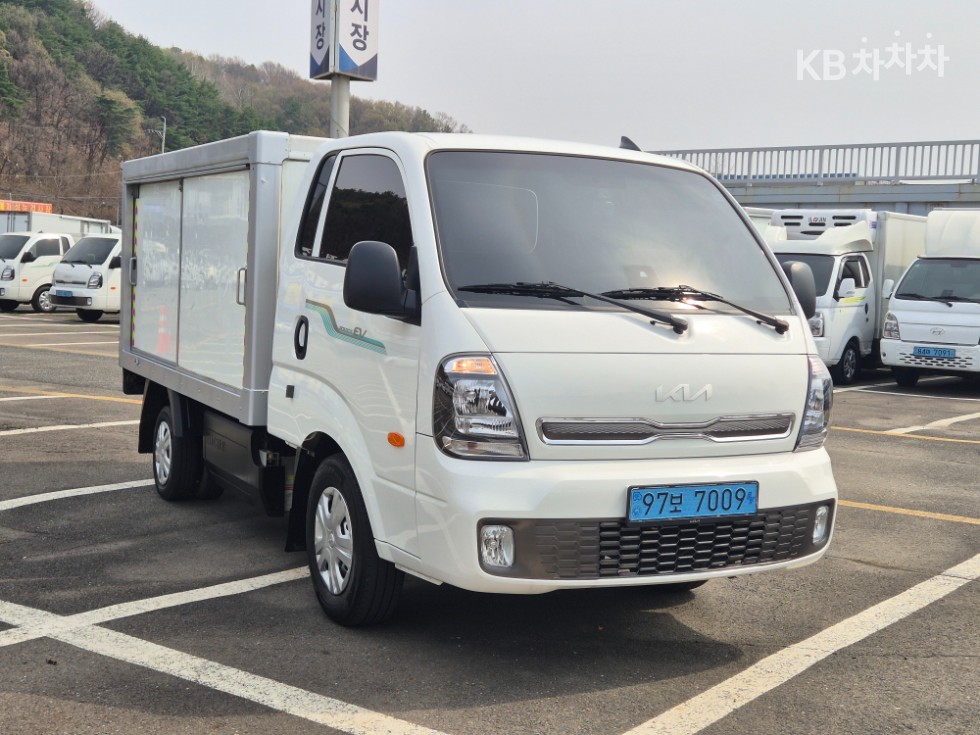 Kia 더 뉴 봉고3 EV 내장탑차 1톤 저상형 킹캡 초장축 기본형 - фото 1
