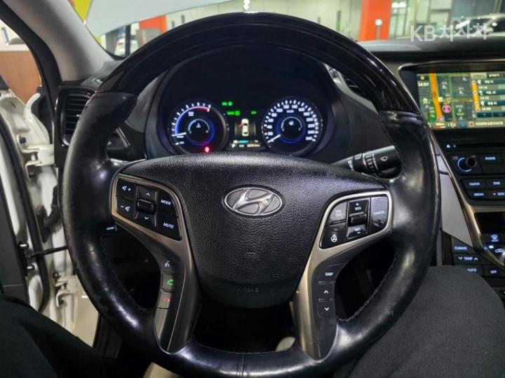 Hyundai Grandeur Hybrid Premium 9