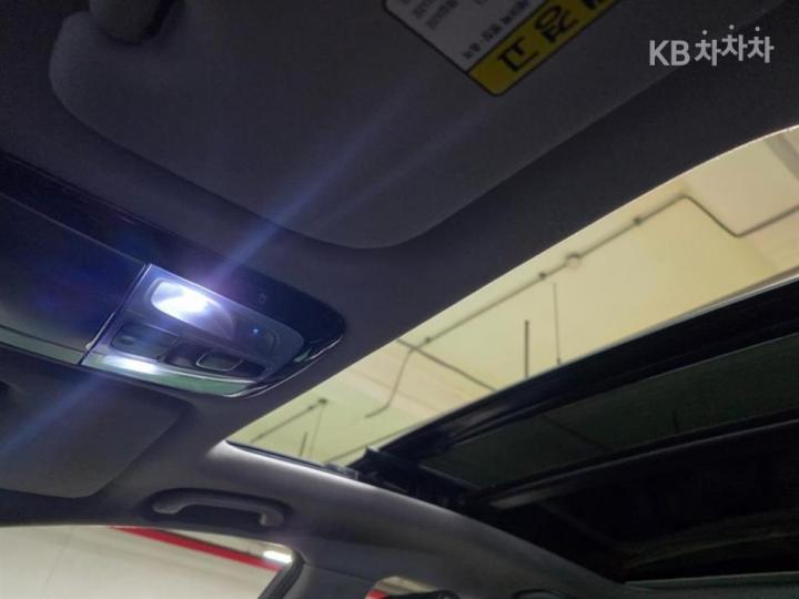 Hyundai Grandeur Hybrid Premium 10