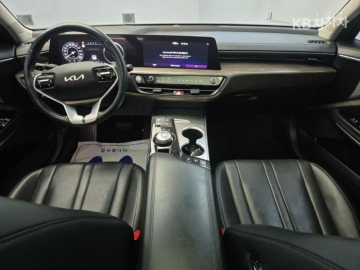 Kia K8 2.5 Gasoline Noblesse 8