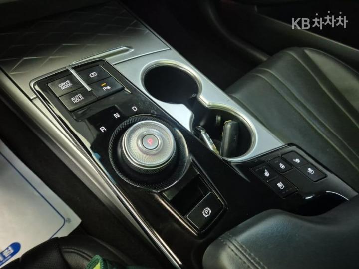 Kia K8 2.5 Gasoline Noblesse 9