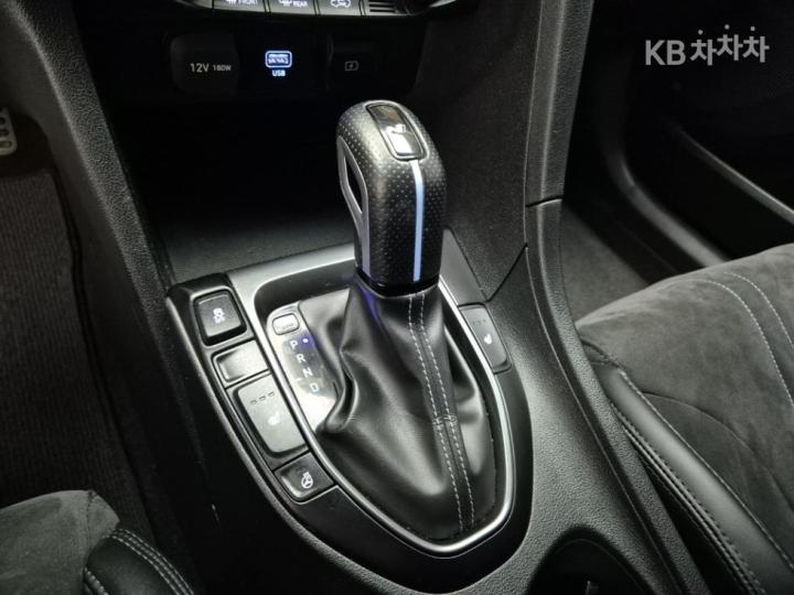 Hyundai Veloster N 2.0 T-GDi 9