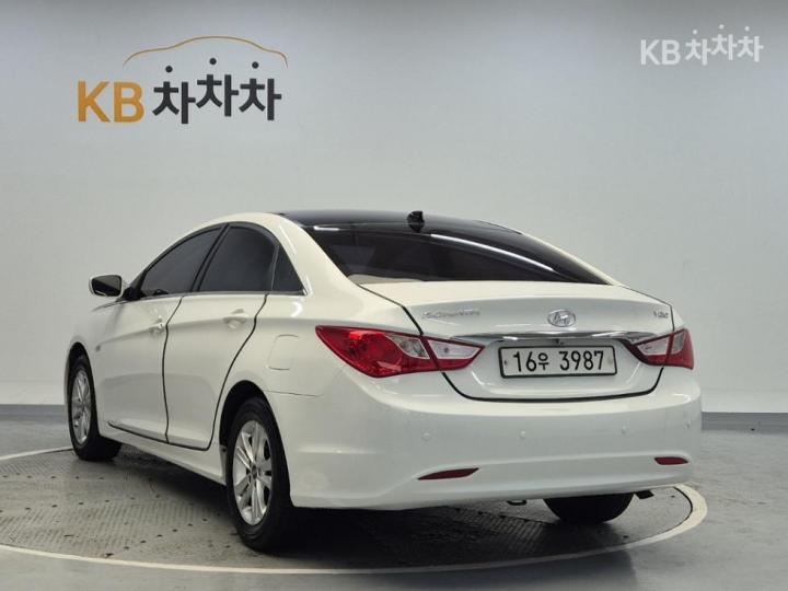 Hyundai Sonata YF LPi Luxury 3