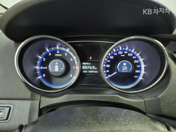 Hyundai Sonata YF LPi Luxury 7