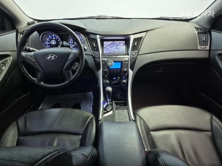 Hyundai Sonata YF LPi Luxury 8