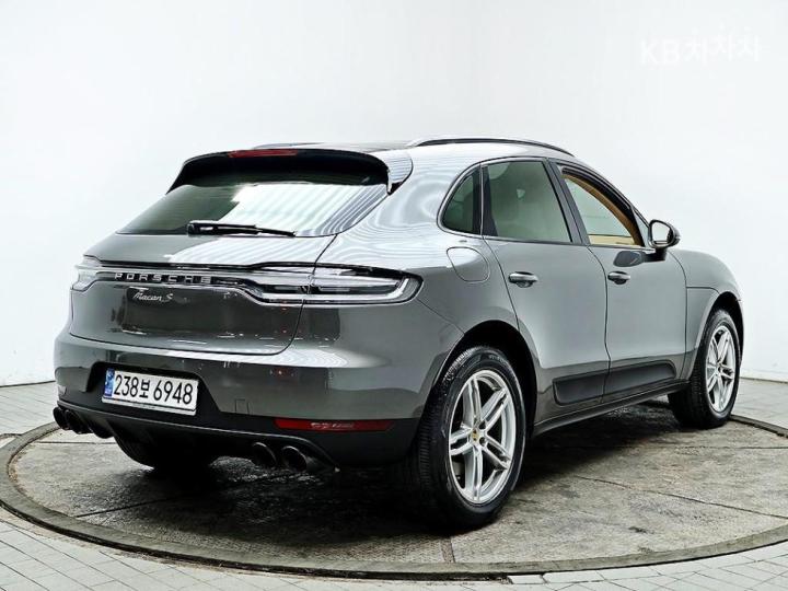 Porsche Macan 2.0 5