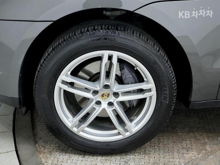 Porsche Macan 2.0 9