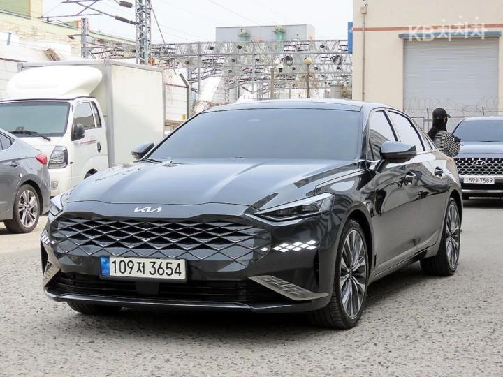Kia K8 2.5 Gasoline Signature 3