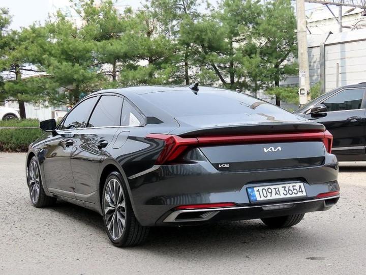 Kia K8 2.5 Gasoline Signature 4