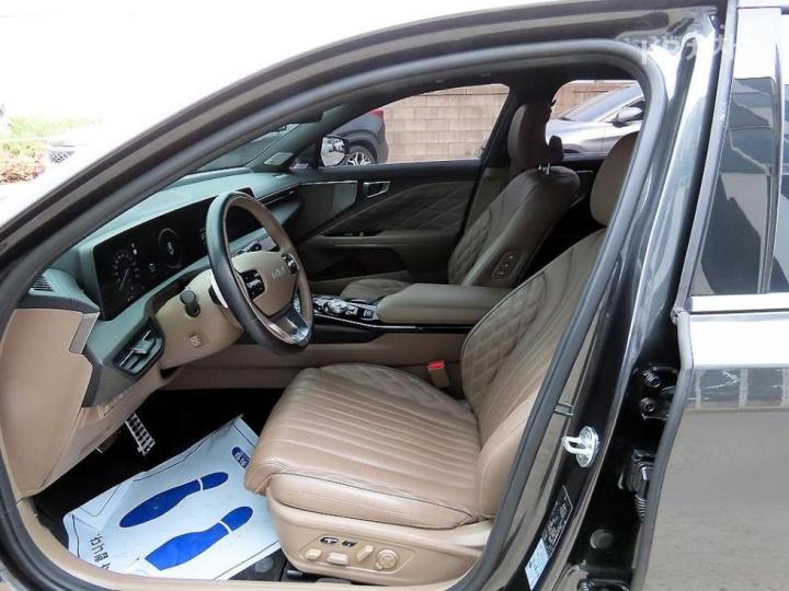 Kia K8 2.5 Gasoline Signature 6