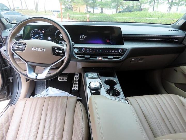 Kia K8 2.5 Gasoline Signature 8