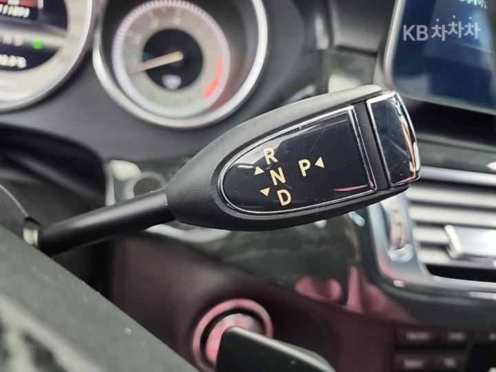 Mercedes-Benz CLS-Class W218 CLS350 Gasoline AMG Sport Package W218 9