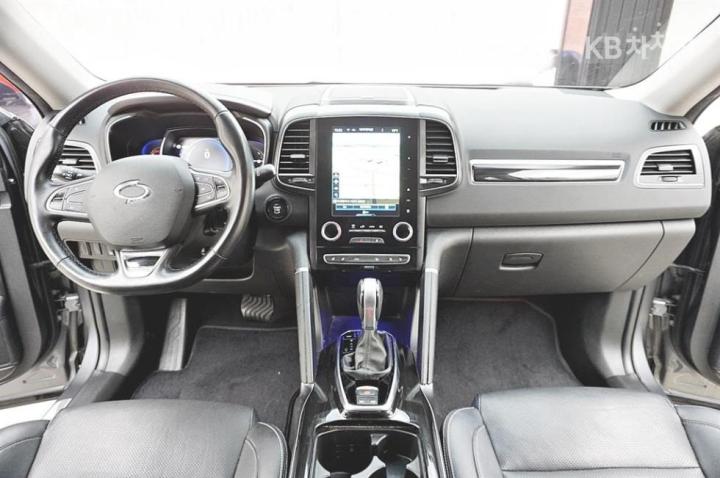 Renault QM6 Gasoline 2.0 2WD RE Signature 8