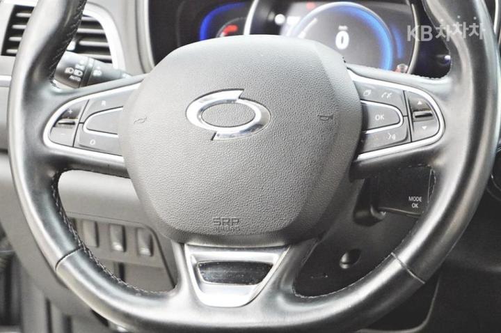 Renault QM6 Gasoline 2.0 2WD RE Signature 9