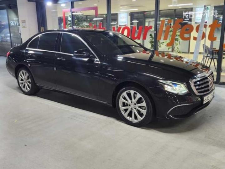 Mercedes-Benz E-Class W213 E220d Exclusive 3
