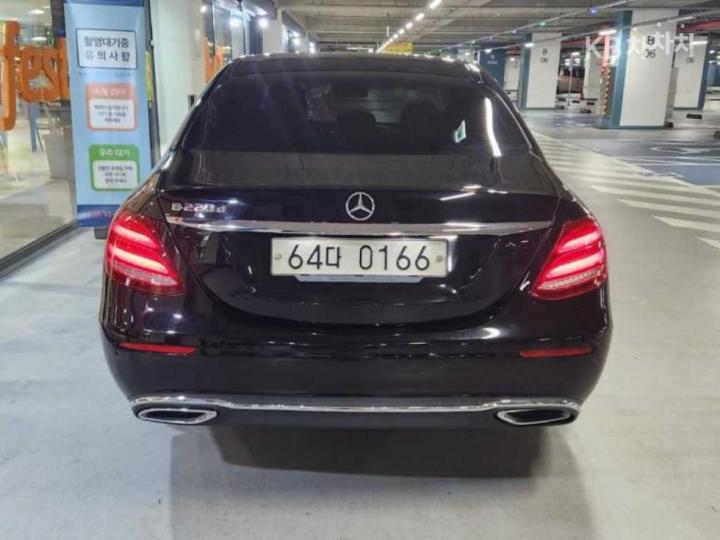 Mercedes-Benz E-Class W213 E220d Exclusive 5