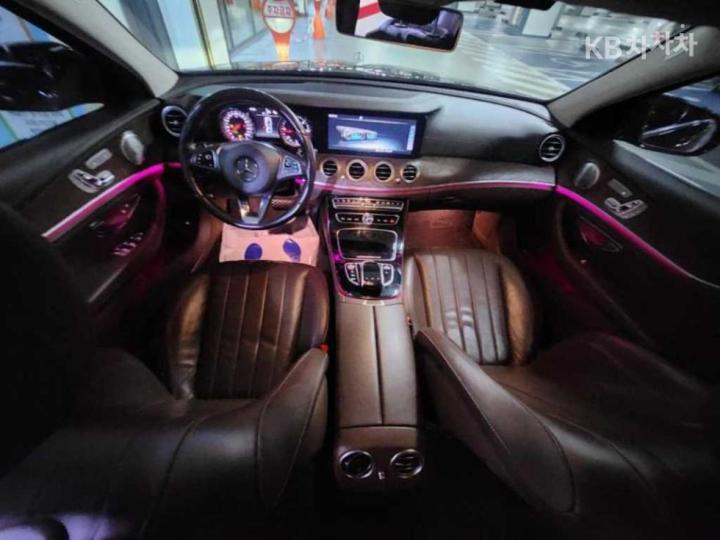 Mercedes-Benz E-Class W213 E220d Exclusive 7