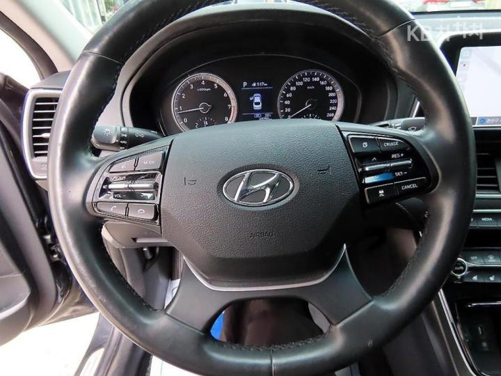 Hyundai Grandeur IG 2.4 Premium Base Type 9