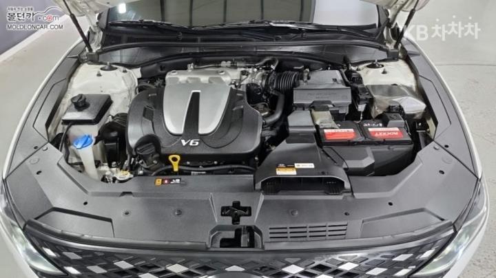 Hyundai Grandeur LPi 3.0 Premium 9