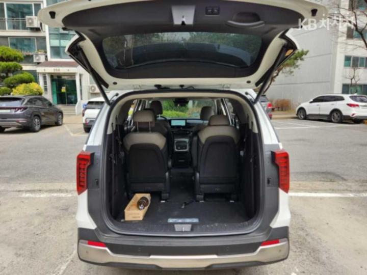 Kia Carnival G3.5 GDI Signature 6