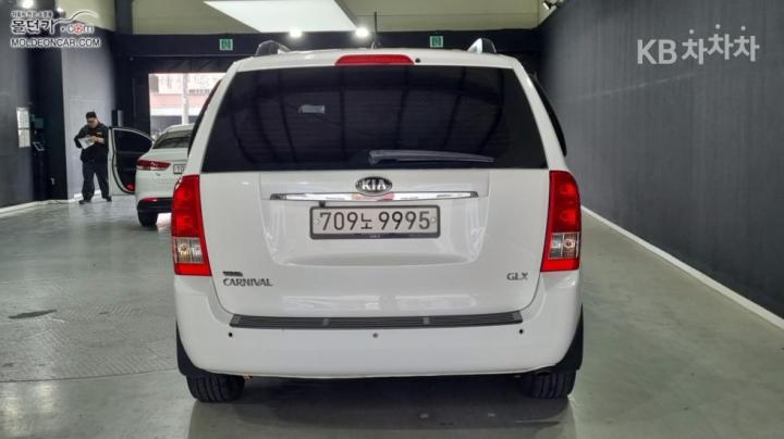 Kia Carnival R Grand GLX Top Model 5