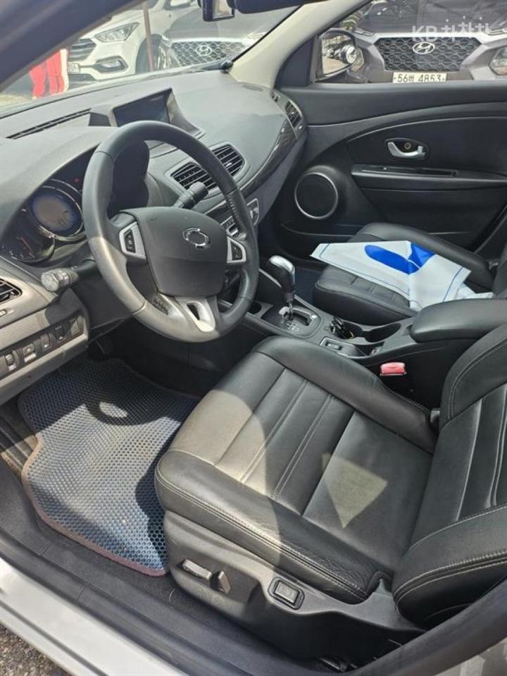 Renault SM3 New SE PLUS 8