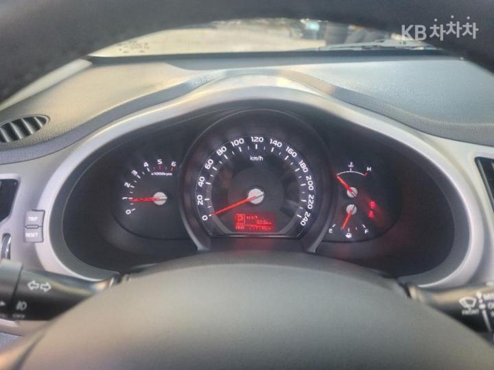 Kia Sportage R Diesel 2WD 8