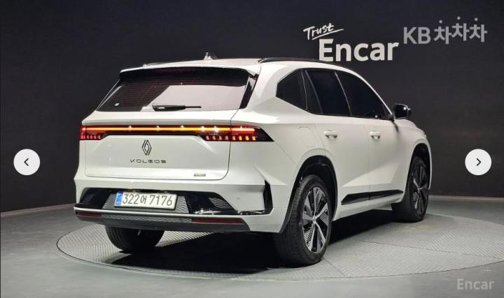 Renault Koleos E-Tech Hybrid Iconic 3
