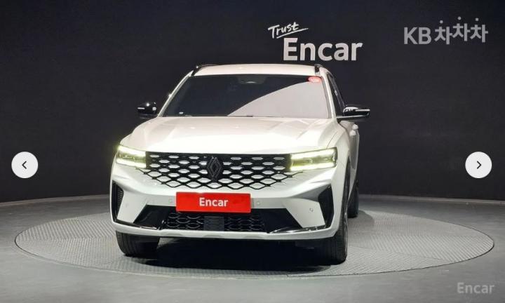 Renault Koleos E-Tech Hybrid Iconic 4