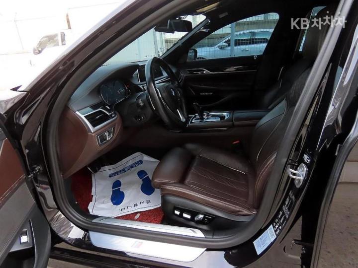 BMW 7 Series G11 730Ld xDrive Base Type 6