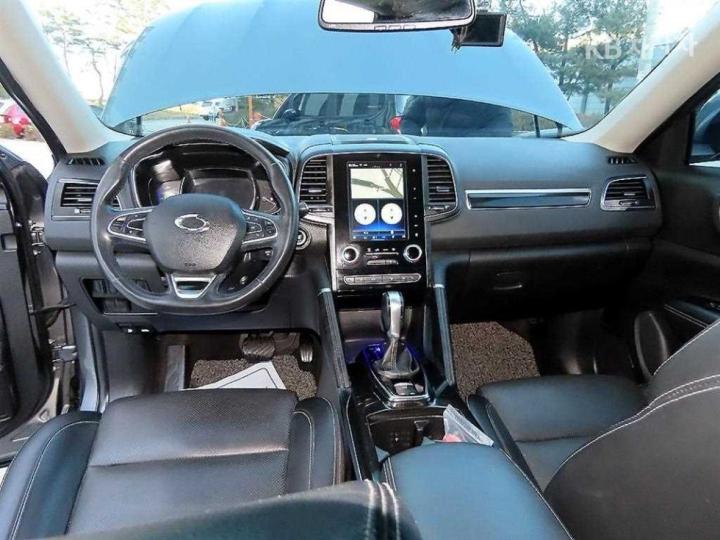 Renault QM6 Gasoline 2.0 2WD RE Signature 8