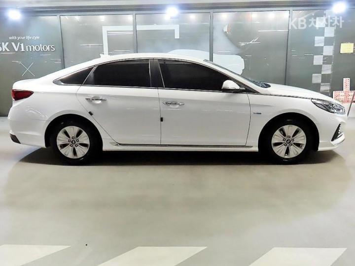 Hyundai Sonata New Rise Hybrid 2.0 HEV Smart 4