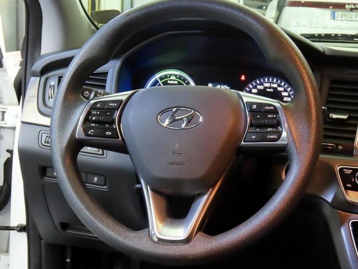 Hyundai Sonata New Rise Hybrid 2.0 HEV Smart 9