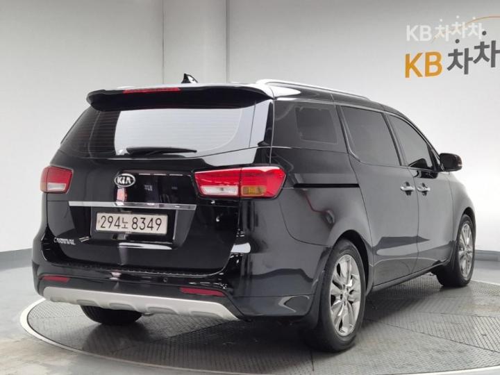 Kia Carnival 2.2 Diesel Noblesse Special 4