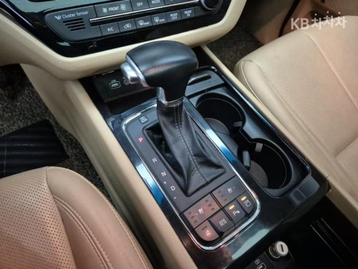 Kia Carnival 2.2 Diesel Noblesse Special 9